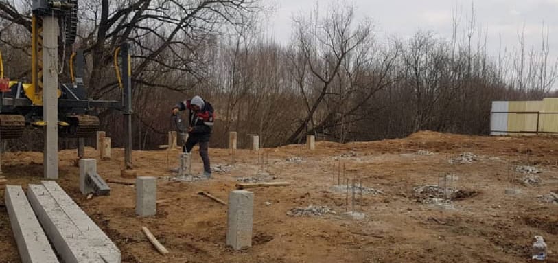Фундамент на забивных ЖБ сваях